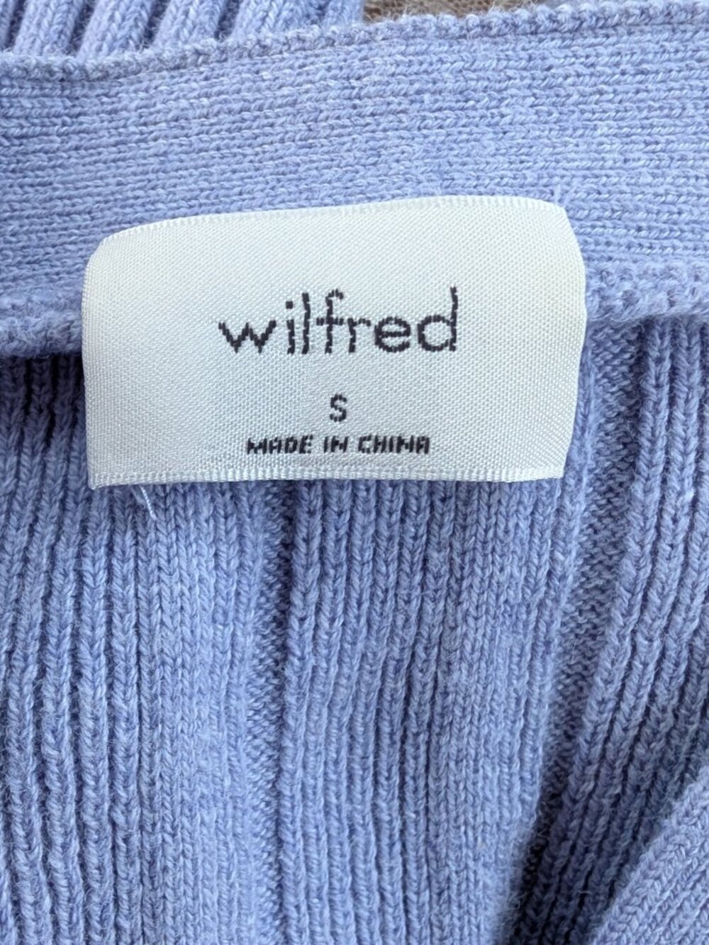 Wilfred by Aritzia lavender 3 button crop cable knit cardi size small VGUC - Picture 6 of 8